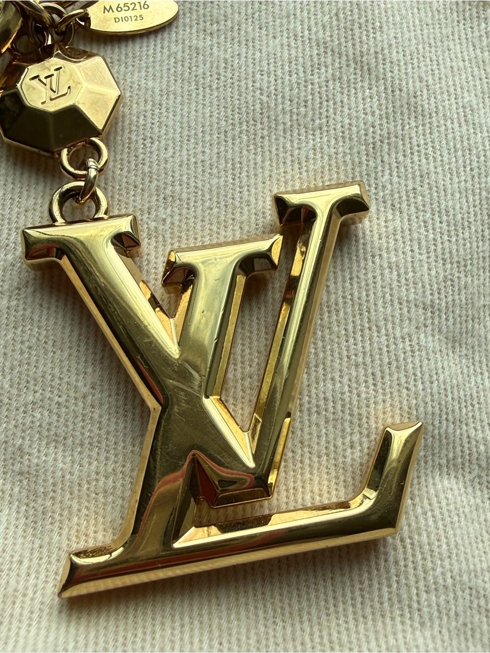 Authentic Louis Vuitton Facettes Bag Charm / Key Holder - Picture 6 of 9
